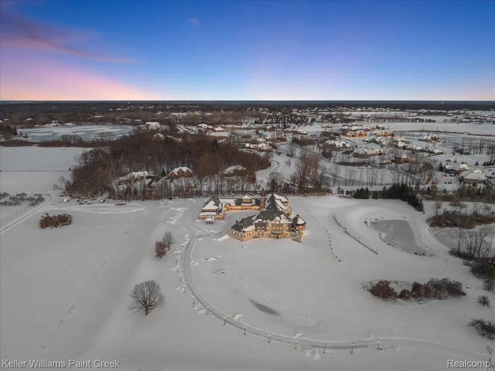 68050 Hillside Lane Washington Township, MI 48095
