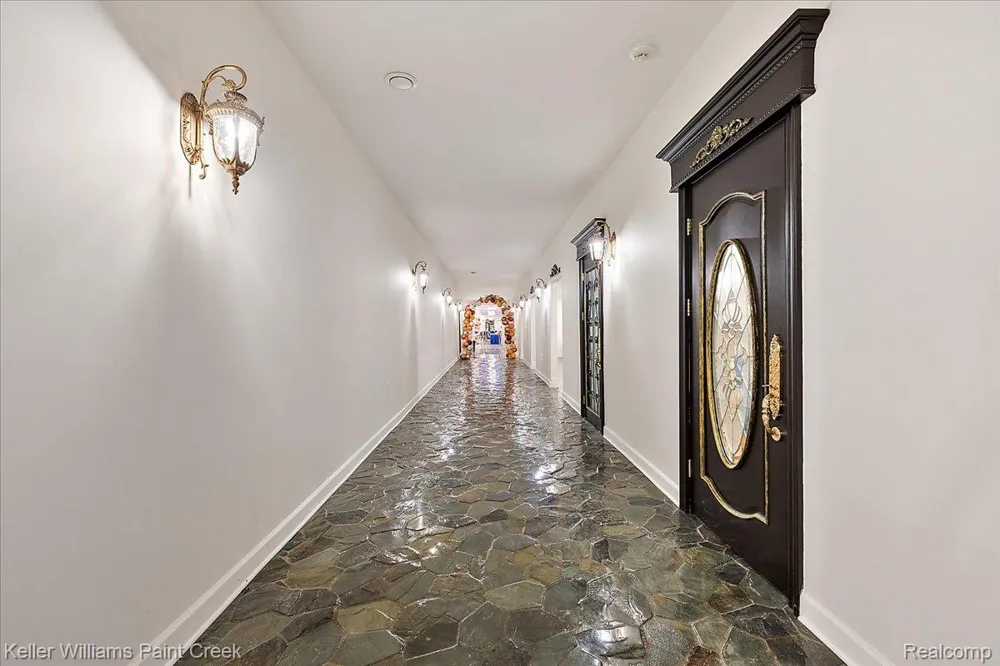 68050 Hillside Lane Washington Township, MI 48095