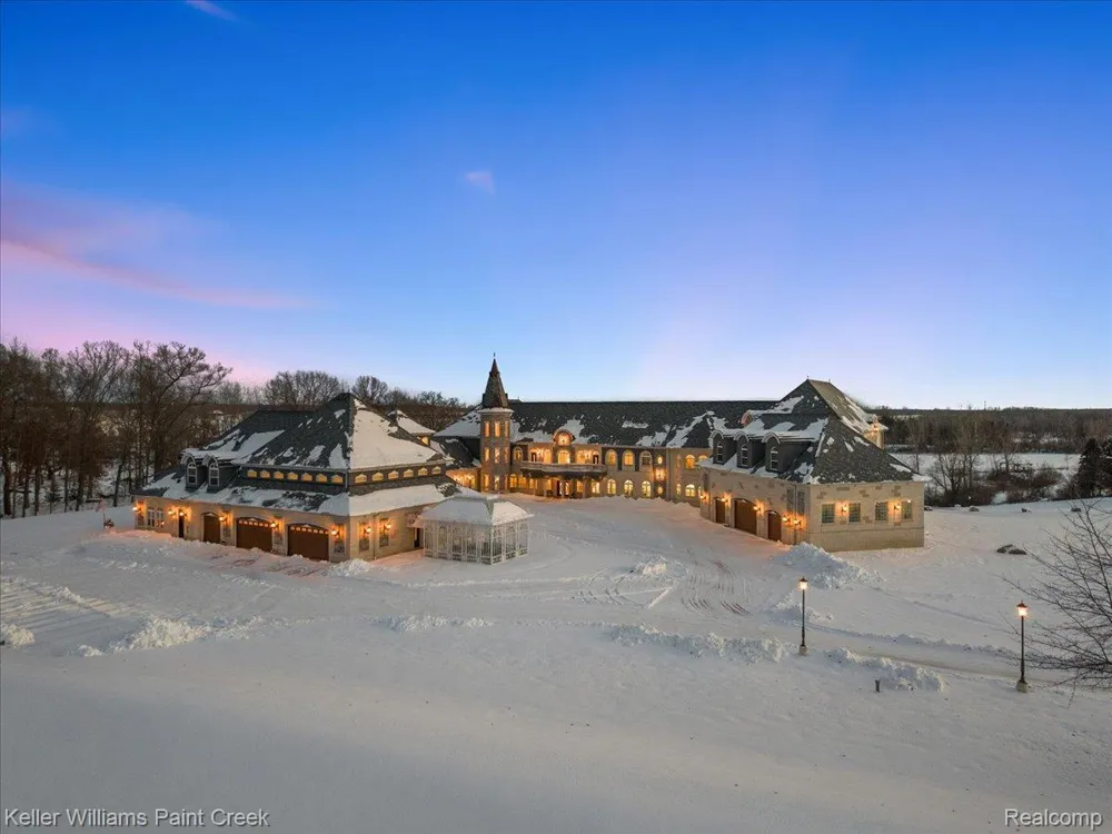 68050 Hillside Lane Washington Township, MI 48095
