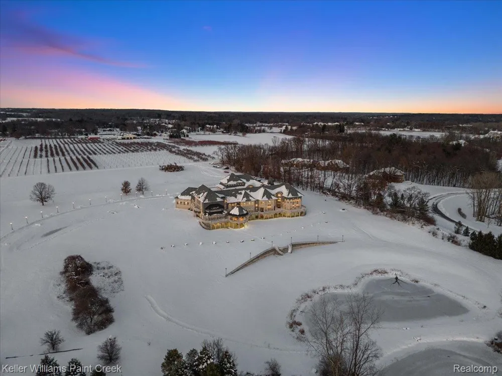 68050 Hillside Lane Washington Township, MI 48095