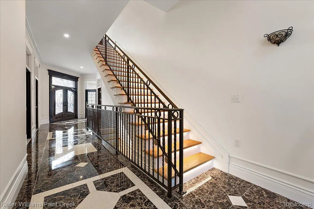 68050 Hillside Lane Washington Township, MI 48095