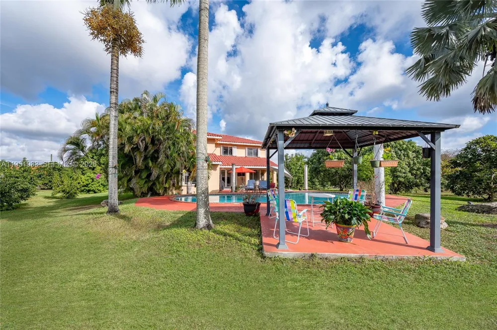 19520 SW 206th St Miami, FL 33187