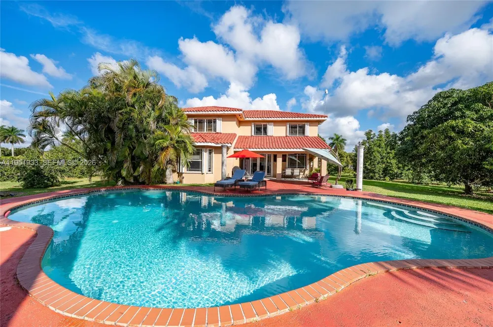19520 SW 206th St Miami, FL 33187