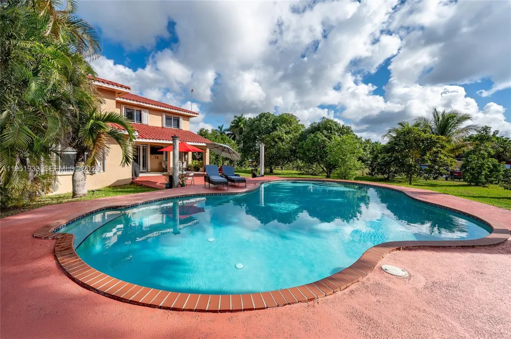 19520 SW 206th St Miami, FL 33187