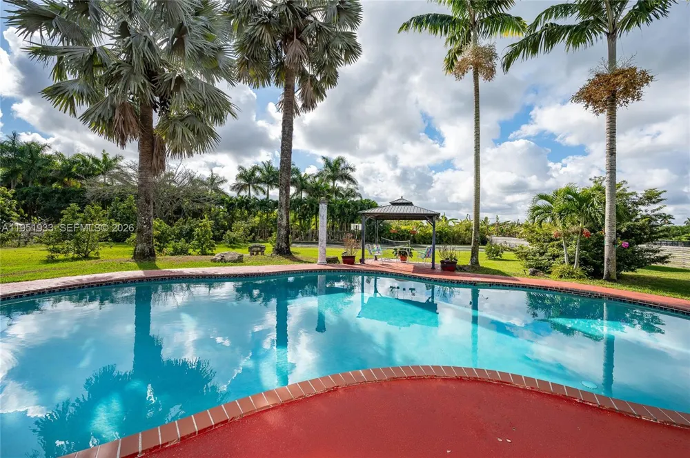 19520 SW 206th St Miami, FL 33187