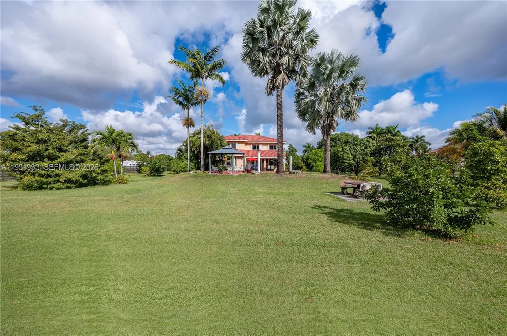 19520 SW 206th St Miami, FL 33187