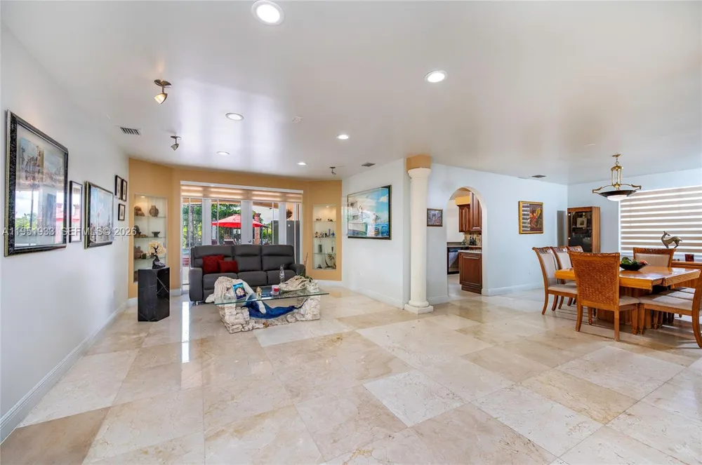 19520 SW 206th St Miami, FL 33187