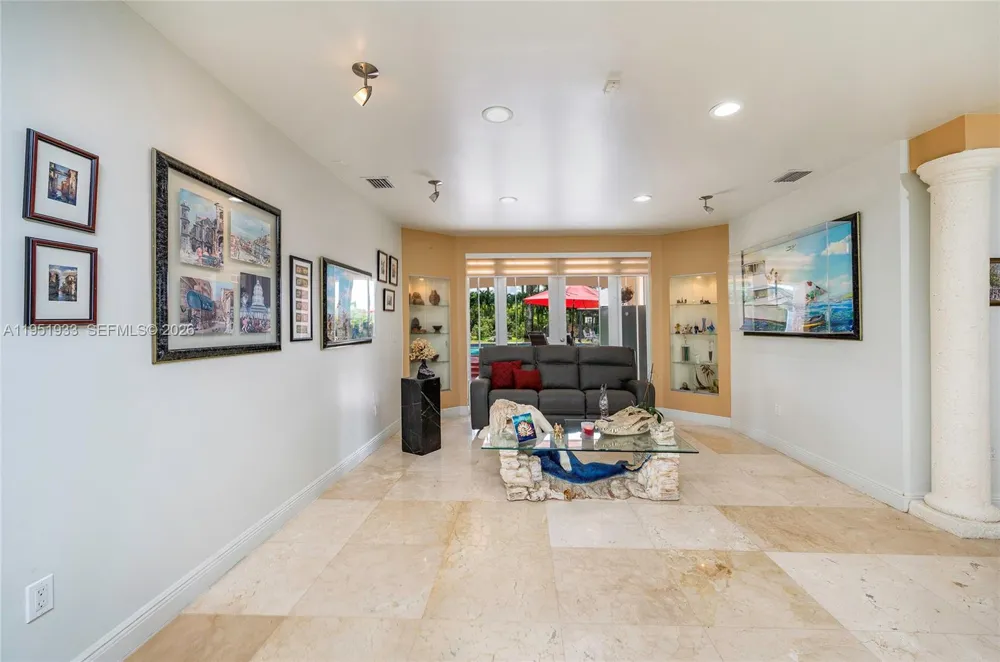 19520 SW 206th St Miami, FL 33187