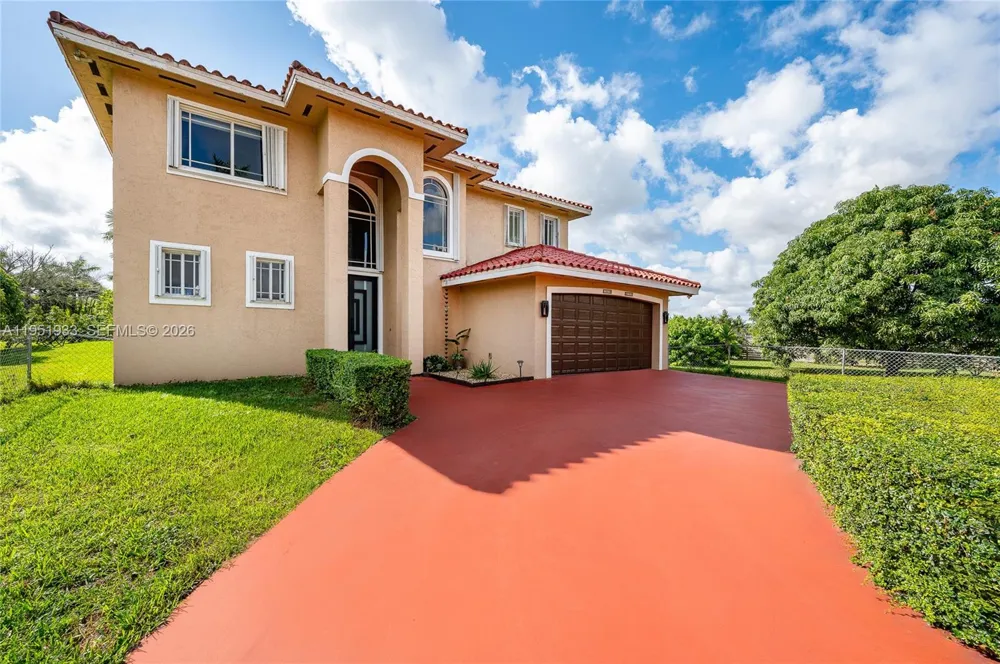 19520 SW 206th St Miami, FL 33187