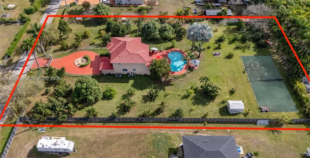 19520 SW 206th St Miami, FL 33187