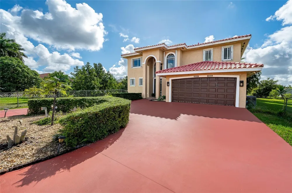 19520 SW 206th St Miami, FL 33187