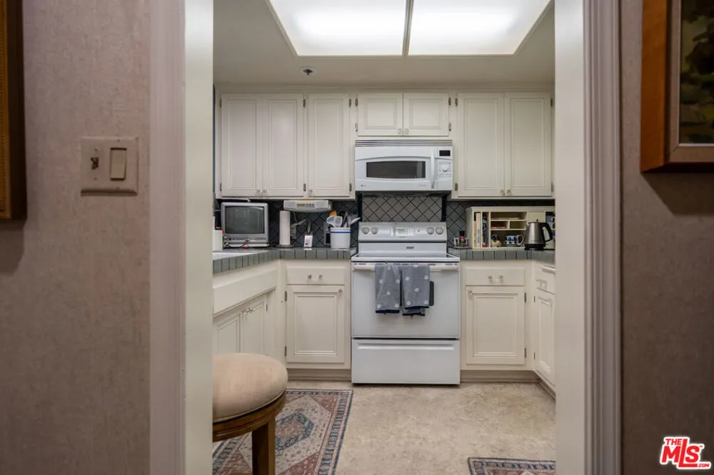 880 W 1st Street #506 Los Angeles, CA 90012