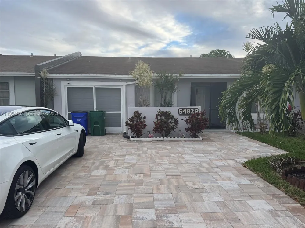 5482 S Lakewood Cir S #B