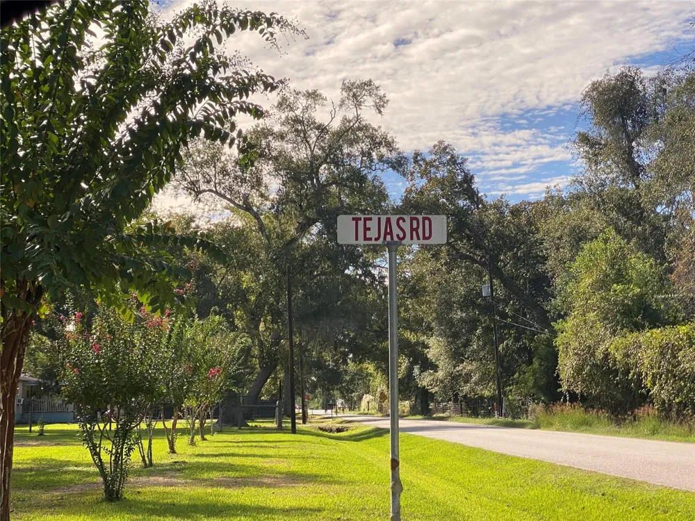 2653 County Road 348 Brazoria, TX 77422