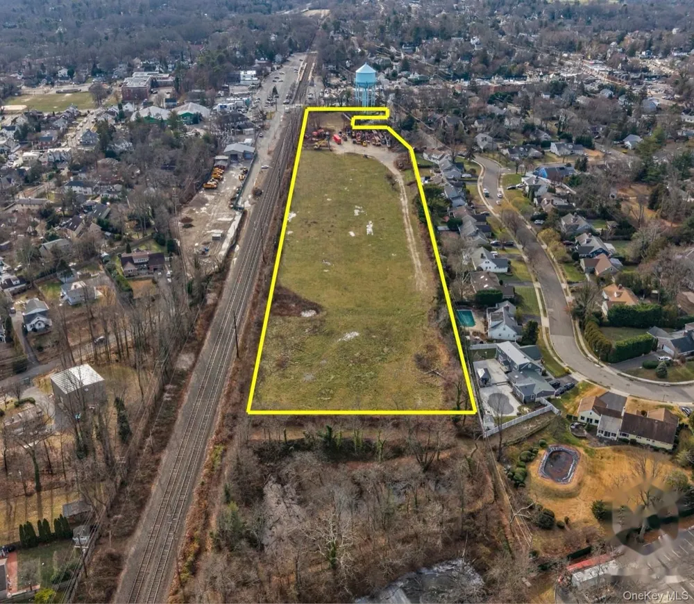 Address Not Shown Glen Head, NY 11545