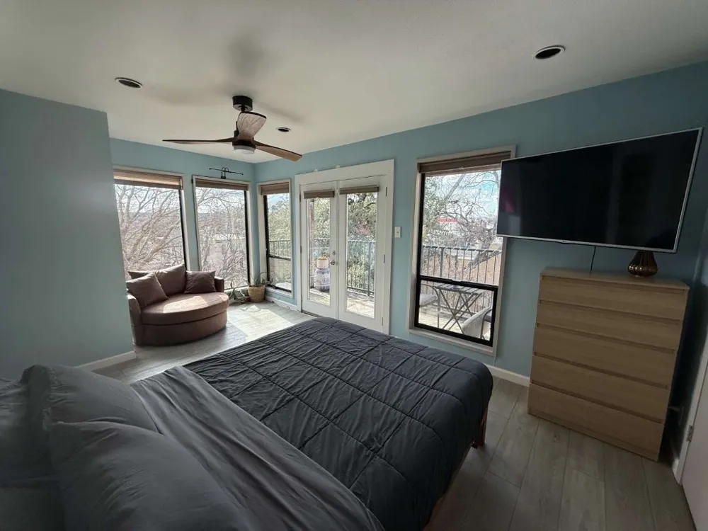 1106 W 6th Street #213