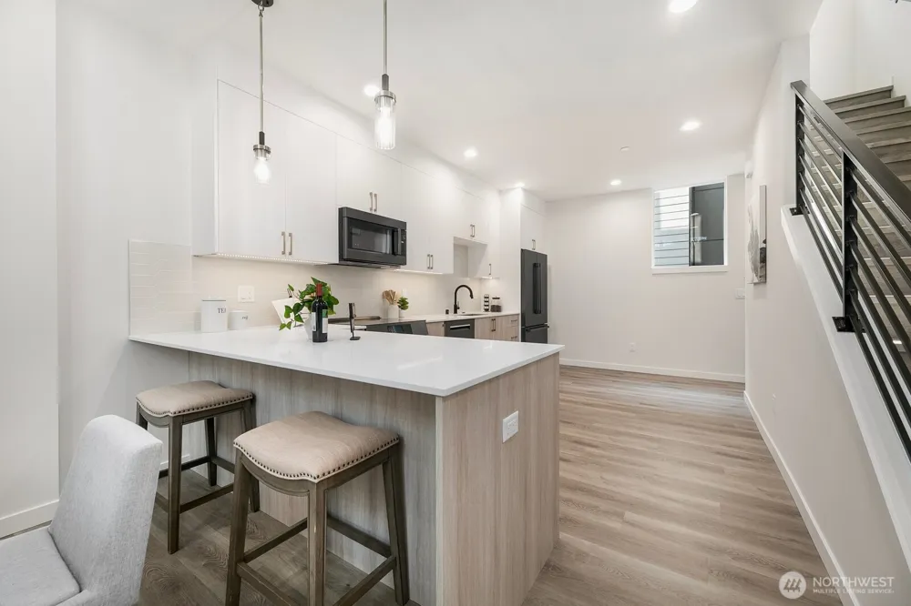 2019 W Bertona Seattle, WA 98199