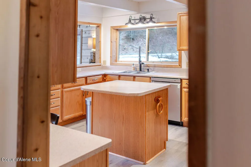 900 Trestle Creek Road Hope, ID 83836