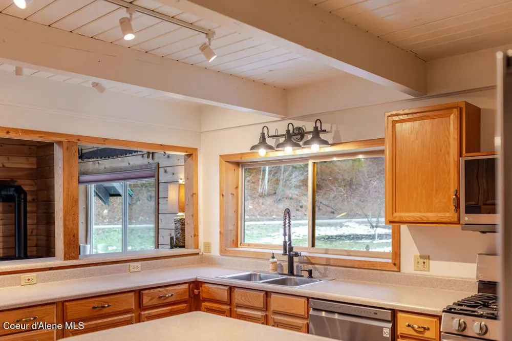 900 Trestle Creek Road Hope, ID 83836