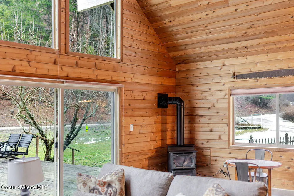 900 Trestle Creek Road Hope, ID 83836