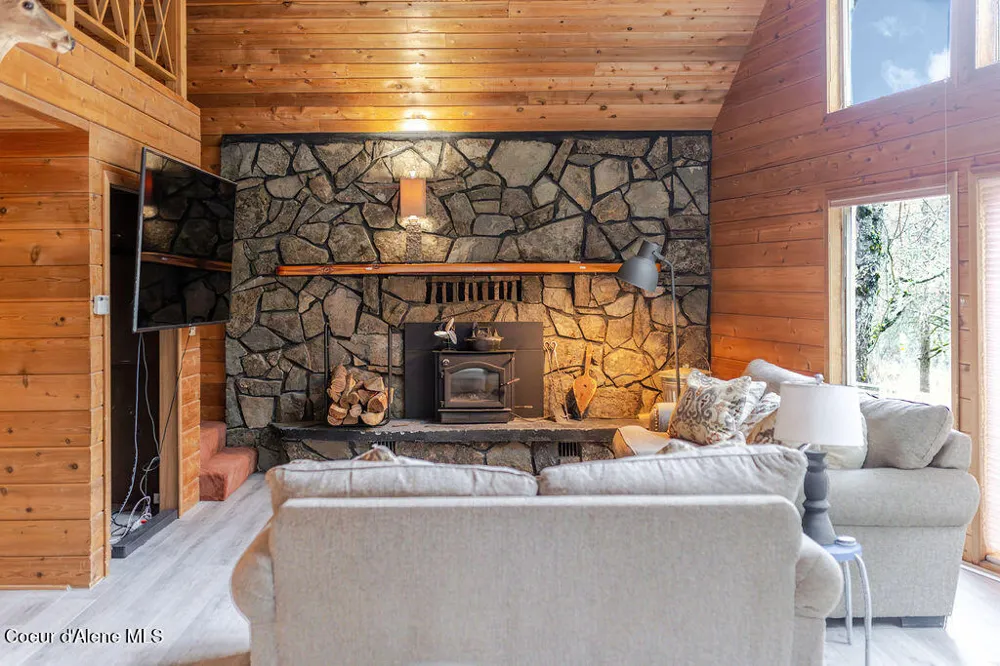 900 Trestle Creek Road Hope, ID 83836