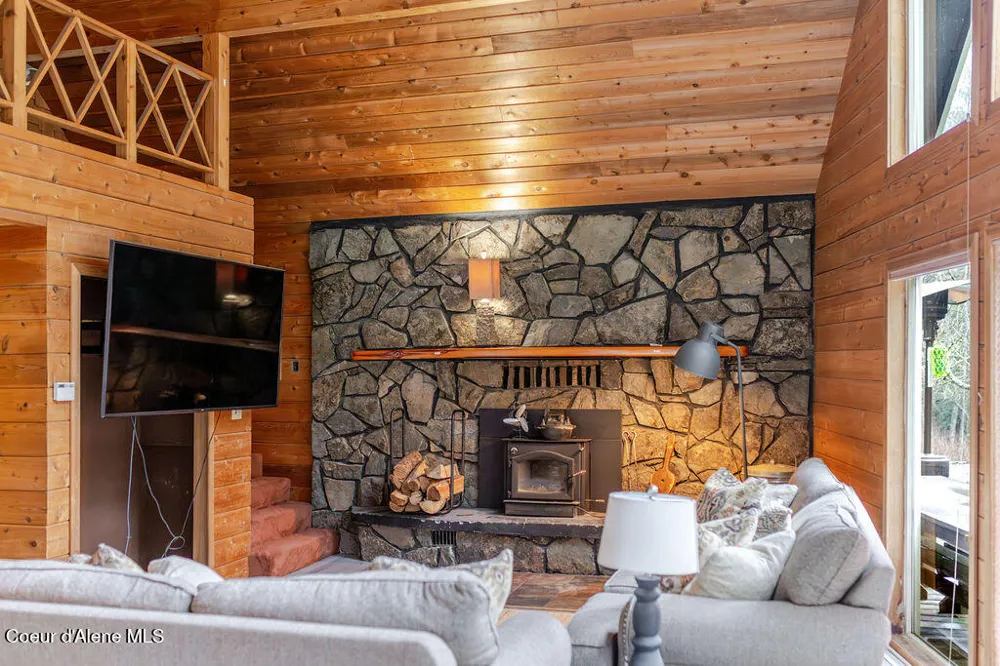 900 Trestle Creek Road Hope, ID 83836
