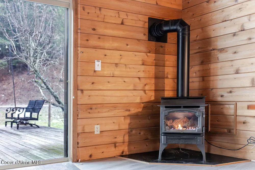 900 Trestle Creek Road Hope, ID 83836