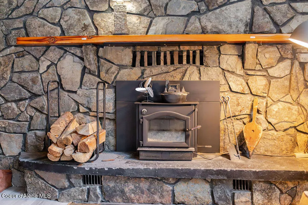 900 Trestle Creek Road Hope, ID 83836