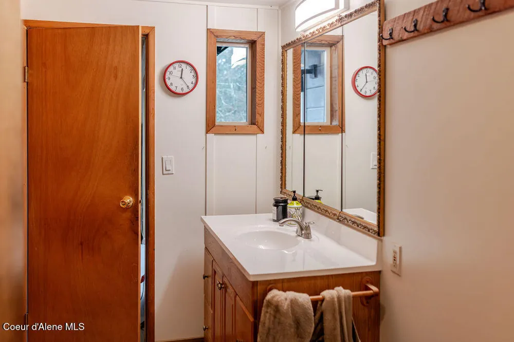 900 Trestle Creek Road Hope, ID 83836