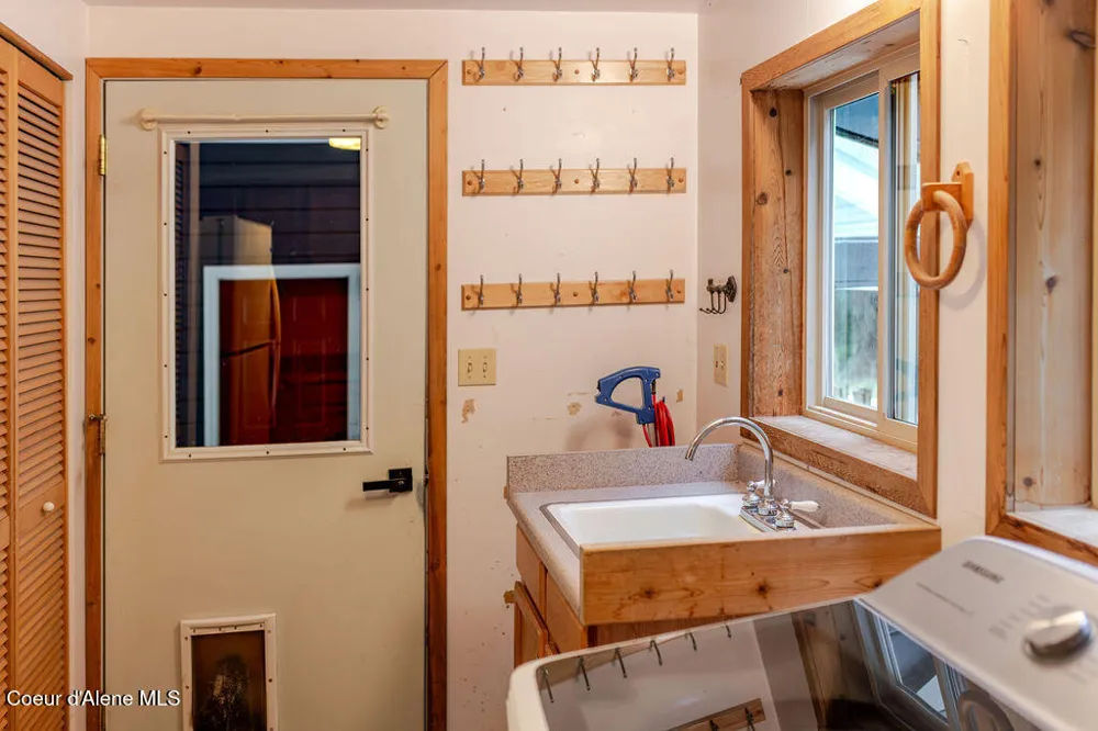 900 Trestle Creek Road Hope, ID 83836