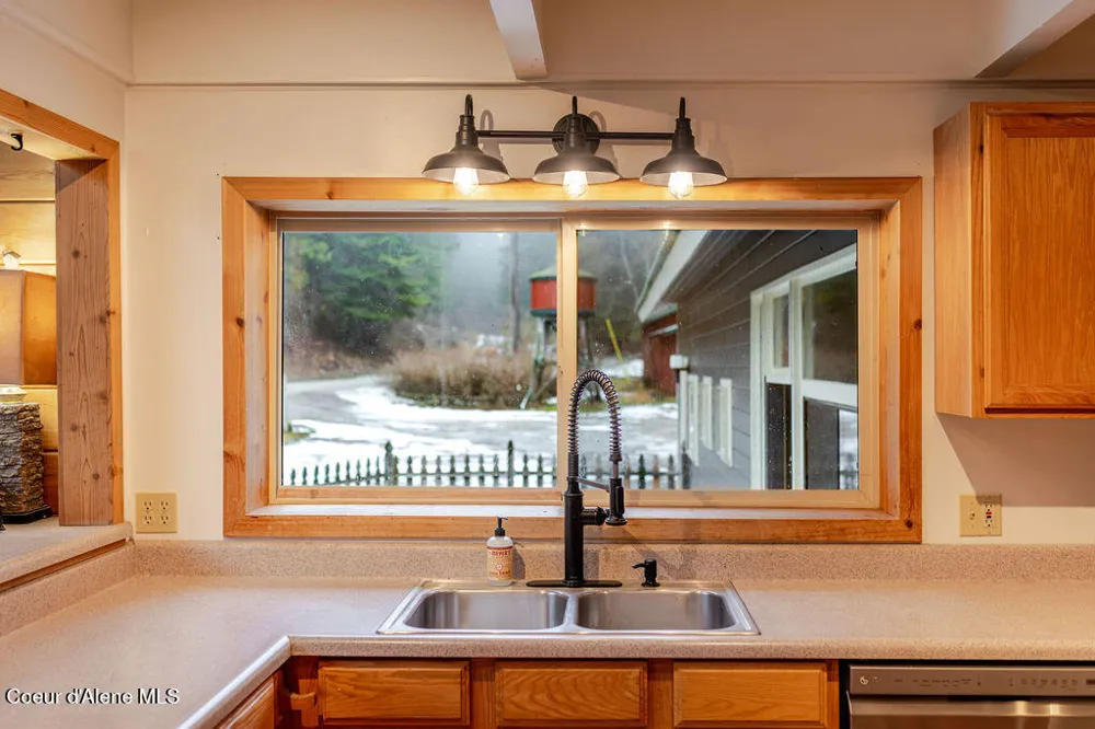 900 Trestle Creek Road Hope, ID 83836
