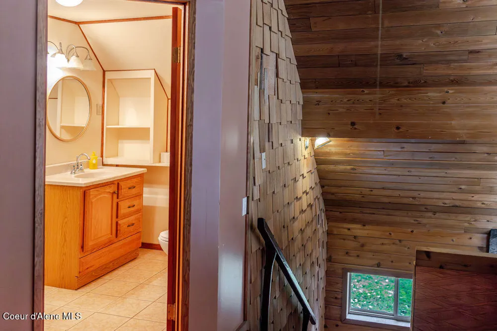 900 Trestle Creek Road Hope, ID 83836