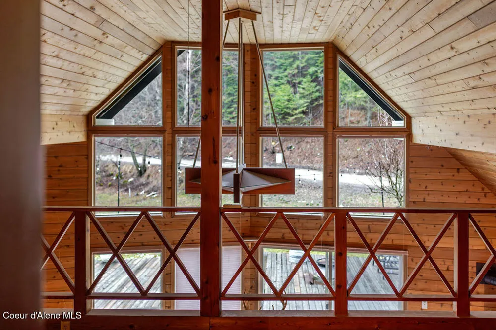 900 Trestle Creek Road Hope, ID 83836