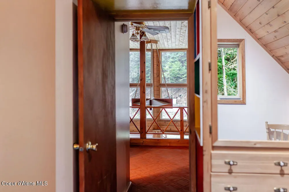 900 Trestle Creek Road Hope, ID 83836