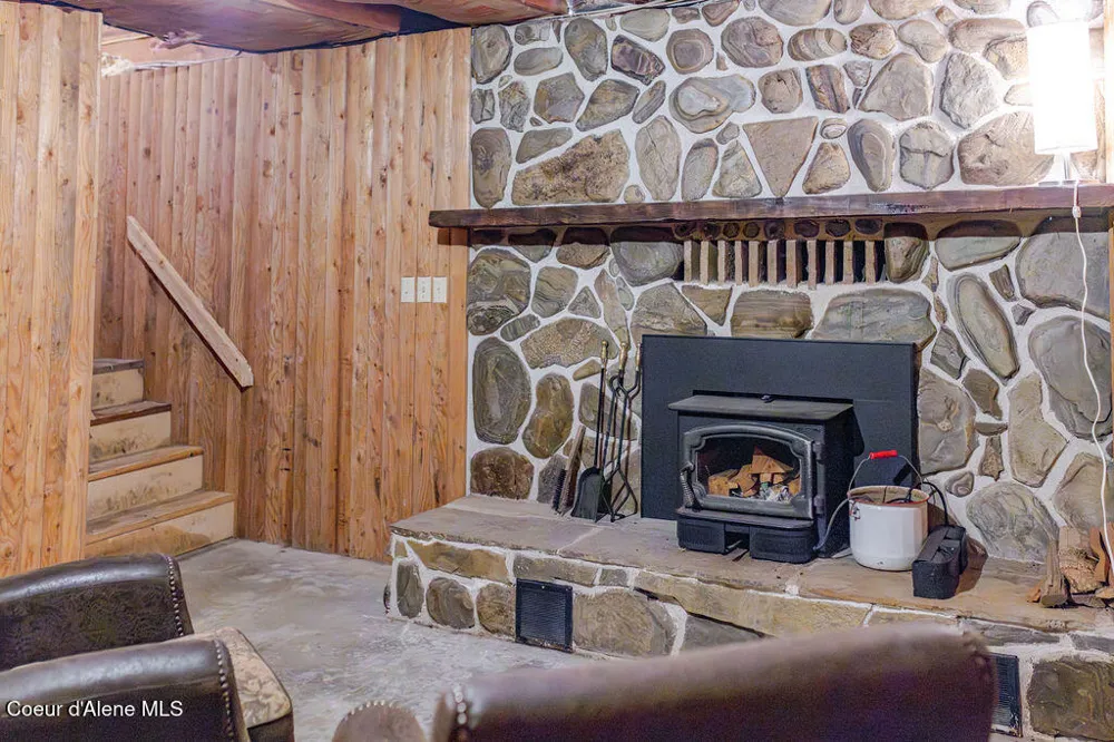 900 Trestle Creek Road Hope, ID 83836