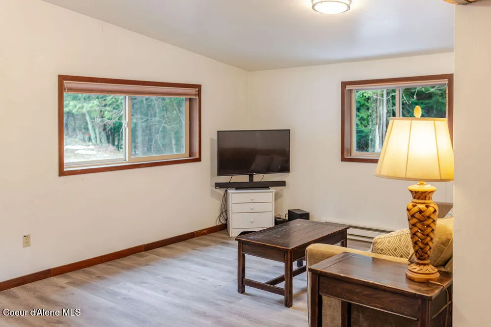 900 Trestle Creek Road Hope, ID 83836