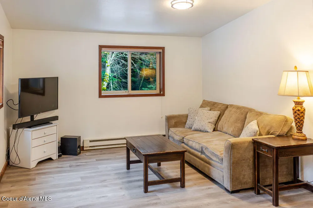 900 Trestle Creek Road Hope, ID 83836