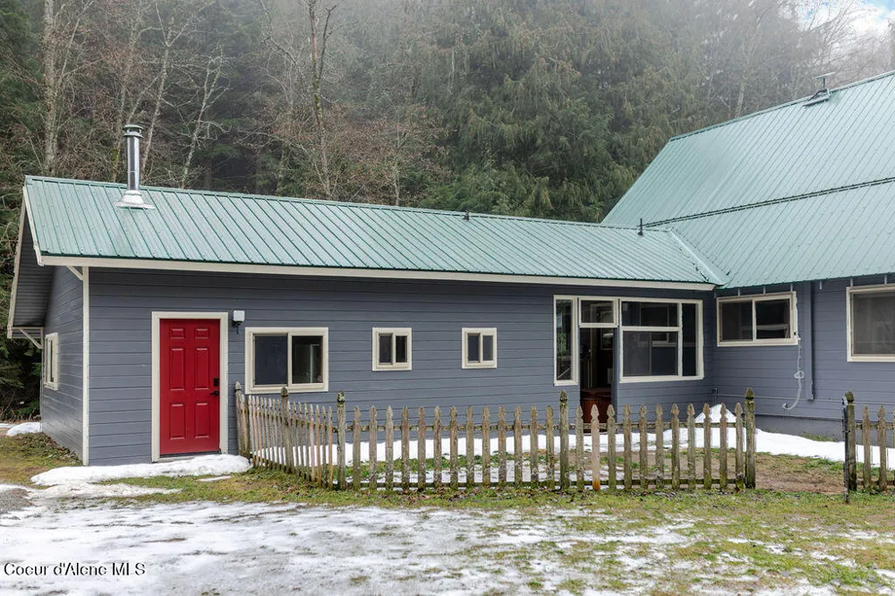 900 Trestle Creek Road Hope, ID 83836