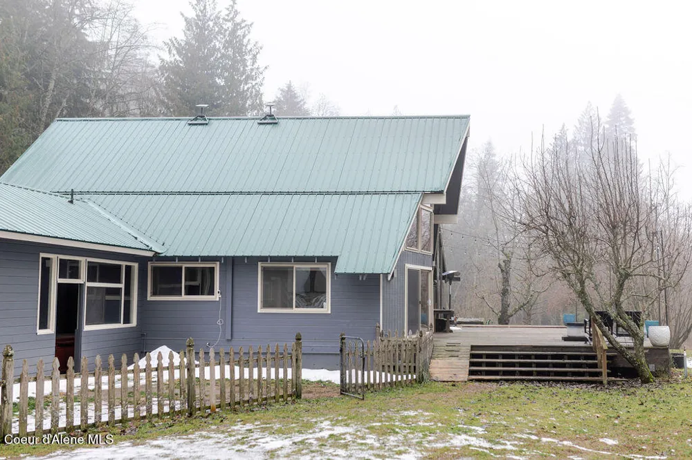 900 Trestle Creek Road Hope, ID 83836