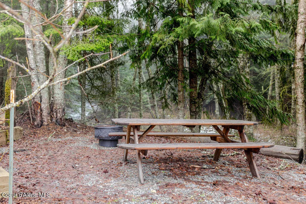 900 Trestle Creek Road Hope, ID 83836