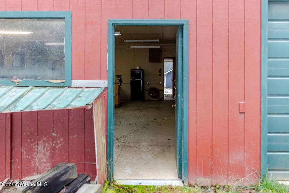 900 Trestle Creek Road Hope, ID 83836