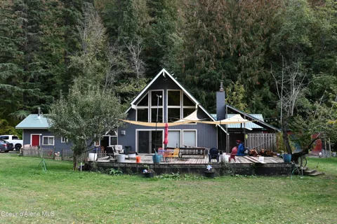 900 Trestle Creek Road
