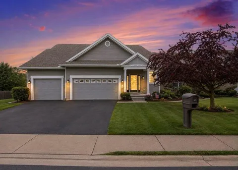1087 Barrington NW