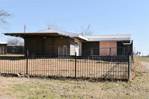 105 W Valliant Avenue