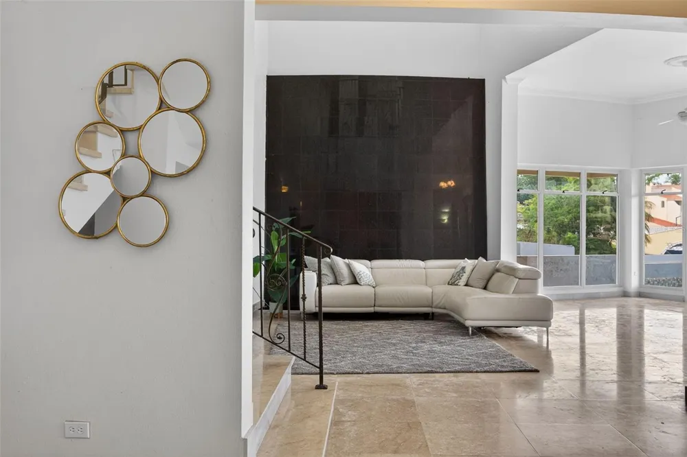 50 PENINSULA DE SAN JUAN Humacao, PR 00791
