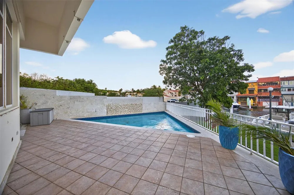 50 PENINSULA DE SAN JUAN Humacao, PR 00791