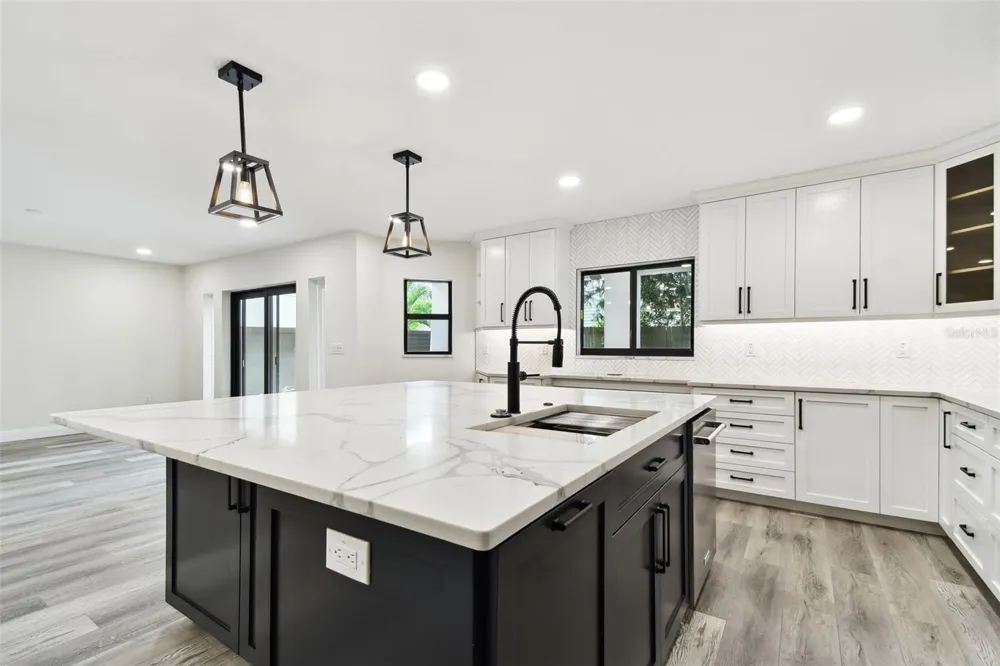 1045 JESSE AVENUE Safety Harbor, FL 34695