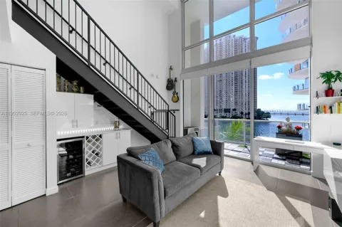 300 S BISCAYNE BLVD #L-410
