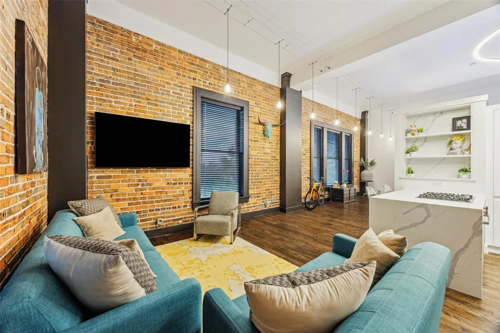 915 Franklin Street #2F