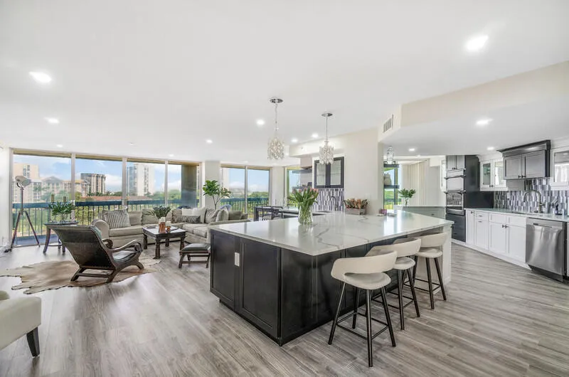 1900 Consulate Place #406